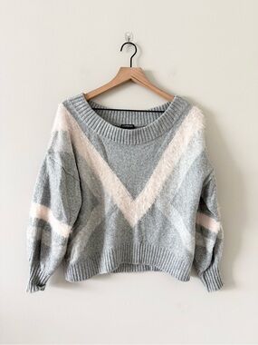 Express Colorblock Chevron Fuzzy Knit Wide-Neck Sweater in Gray/Pink Size S